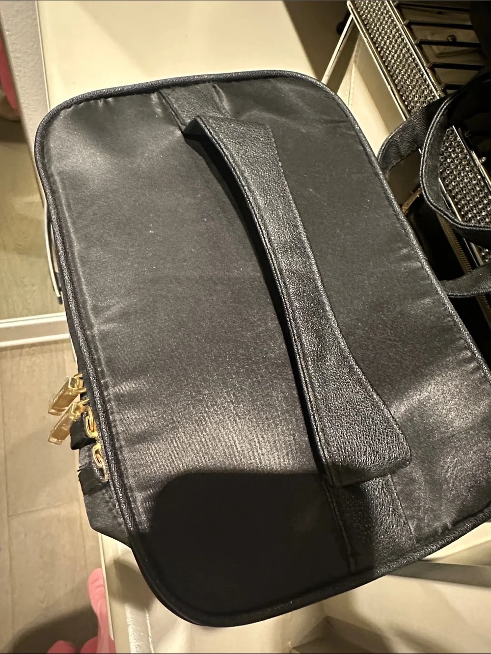 NWOT Kestrel Medium Size Black Cosmetic Makeup Travel Case with Gold Zippers